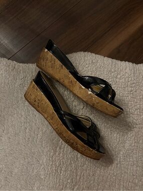 Jules & James Black Patent Cork Wedge Sandals – Women’s Size 8